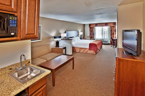 Holiday Inn Express & Suites Dubuque-West