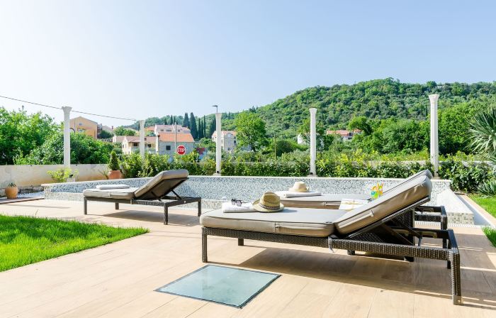 Villa Dolores Apartments