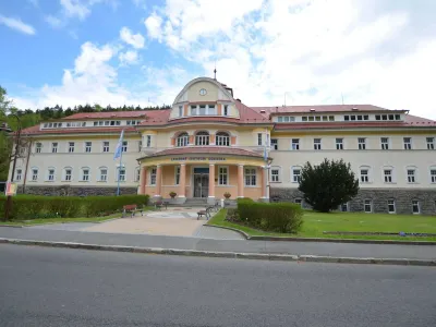 Beautiful Apartment in a Spa Resort, Only 2,5 km from the Jáchymov Chairlift - Keilberg Hotel di 