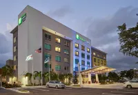 Holiday Inn Express & Suites Doral - Miami Hotels in Sweetwater