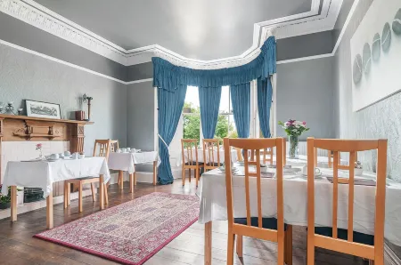 Aynetree Guest House Отели в г. Уайткрейг