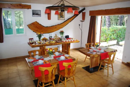 Les Chambres d'Hotes au Bois Fleuri Отели в г. Рокбрюн-Сюр-Аржан