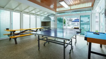 Daebudo Fullhouse Pension Отели рядом с достопримечательностью «365 대부도 캠핑시티»