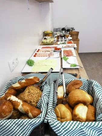 Hotel Garni Fischerfleck Отели в г. Исманинг