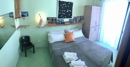 Adriana Holiday House , Free Parking, Wi Fi, Near Sea, Private Kitchen,