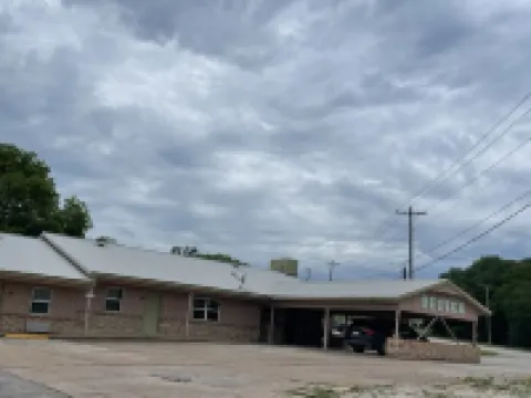 Village Inn Hotels in Ada