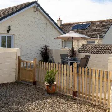 St Helens Apartment 1 - Short Walk to Beach Отели в г. Амрот