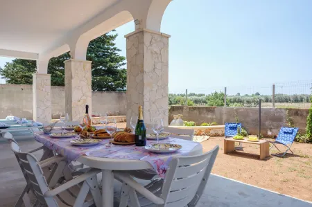 Villa Levante Sea View with Air Conditioning, Parking and Wi-Fi