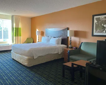 คันทรี อินน์แอนด์สวีทส์ บาย เรดิสัน ฟาแยตต์วิลล์ ไอ-95 รัฐนอร์ทแคโรไลนา โรงแรมในเฟย์เอตต์วิลล์