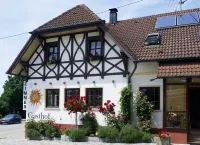 Gasthof zur Sonne旅館 耶廷根-舍帕住宿飯店