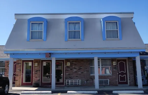 德拉威爾旅遊旅館