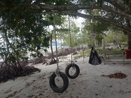 De Pauh Private Chalet & Island Отели рядом с достопримечательностью «Duyong Island»