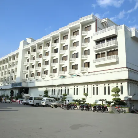 Hotel Hillview Islamabad Отели рядом с достопримечательностью «Парк Анкара»