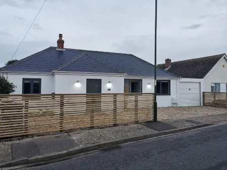 Iona 4 Bed Luxury in the Heart of Bracklesham Bay