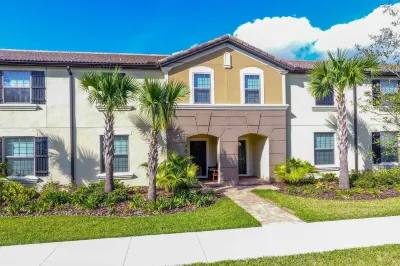 Luxurious Vacation Townhome with Private Pool Hotel in zona 7-Eleven