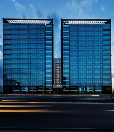 Hotel Premier Airport Sofia Отели рядом с достопримечательностью «Централна минерална баня - Музей за история на София»