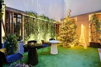 Card Hôtel Hotels in Batignolles