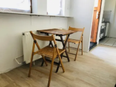 Fisherman's Lodge: 1 room (living/bedroom) - bathroom - kitchen - 30 min to Frankfurt