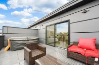 Unique 4Bed/3.5 Bath Townhouse/Garage+Rooftop Deck
