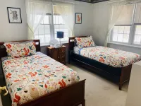 Four-Season Retreat by the Lake; pet friendly!