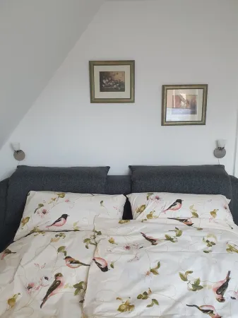 Ferienwohnung mit Kamin, Balkon, Boxspringbett, 3 Personen, See-und Waldnähe