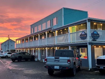 Moments to beach. Two queen beds, full kitchen with essentials. Dog friendly.