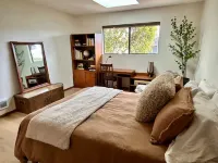 Mid-Century Beach Lodge- 1 Block to Beach! - balcony