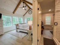 Custom Home with Wet Bar and Hot Tub - Stunning Luxury Escape