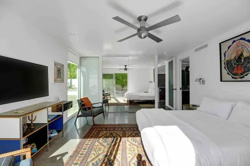 Mid-Century Steel Oasis in Palm Springs