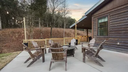 Luxury Retreat with Scenic Views and Cozy Design - Serene Getaway