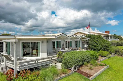 Sunny Haven - Deck, Internet, Grill, Outdoor Shower, Laundry Hotels near Pine Knoll Shores