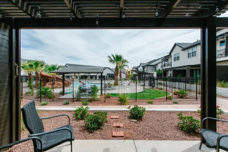 Community Pool, Paddleboards, Kayaks and Gym - Stunning Escape