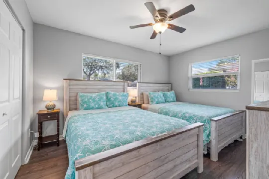 Charming Retreat with Free Attraction Access - Serene Florida Oasis