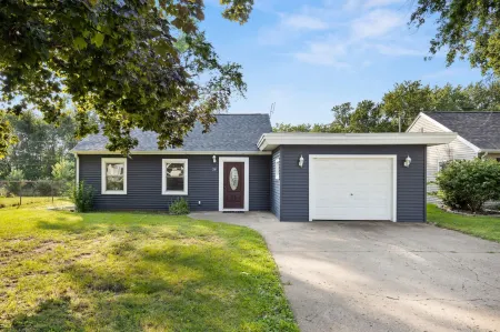 Peaceful Outdoor Space and Cozy Ambiance - Charming Tranquil Haven