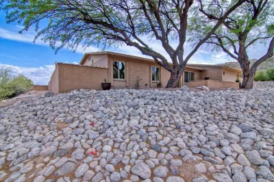 Mountain Views / Pool / Hiking Hotels near Speedway