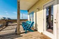Private Ocean View Deck and Exclusive Coffee Bar - Charming Beach House