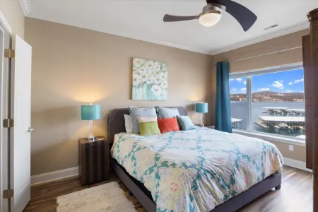 Scenic Lake Views and Abundant Pool Amenities - Luxurious Haven