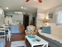 Charming Open Floor Plan and Outdoor Grilling - Cozy Gnome Hideaway Hotel a Ocracoke