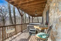Mountain Views and Hot Tub - Cozy Mountain Cabin Retreat