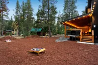 Hot Tub and Scenic Outdoor Living - Stunning Mountain Luxury Retreat