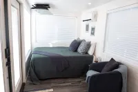 Unique Shipping Container Home with Rooftop Deck - Charming Cozy Retreat Hotel a Alpine