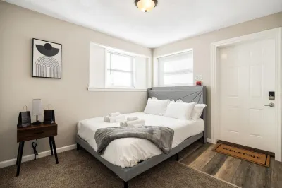 the susan: a cozy, comfy 1bd suite Hoteles en Peoria