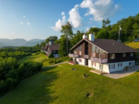 Stunning Mountain Views and Cozy Retreat - Charming Family Haven