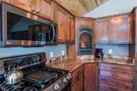 Breathtaking Mountain Views and Open Floor Plan - Charming Retreat