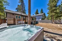 Luxurious Hot Tub and Fenced Backyard Oasis - Stunning Retreat