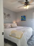 Close to Arts District and Local Dining - Bright Inviting Haven Hotels in Michigan City