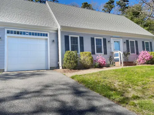 Lower Level Recreation Room and Spacious Yard - Charming Escape Hotel a Harwich Port