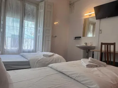 Hostal Alonso No Limit Madrid Hotels near Prado Museum