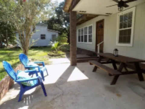 Bay Cottage Retreat on the Canal