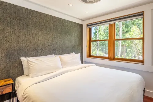 Filtered Lake Views and Cozy Fire Pit - Charming Mountain Retreat